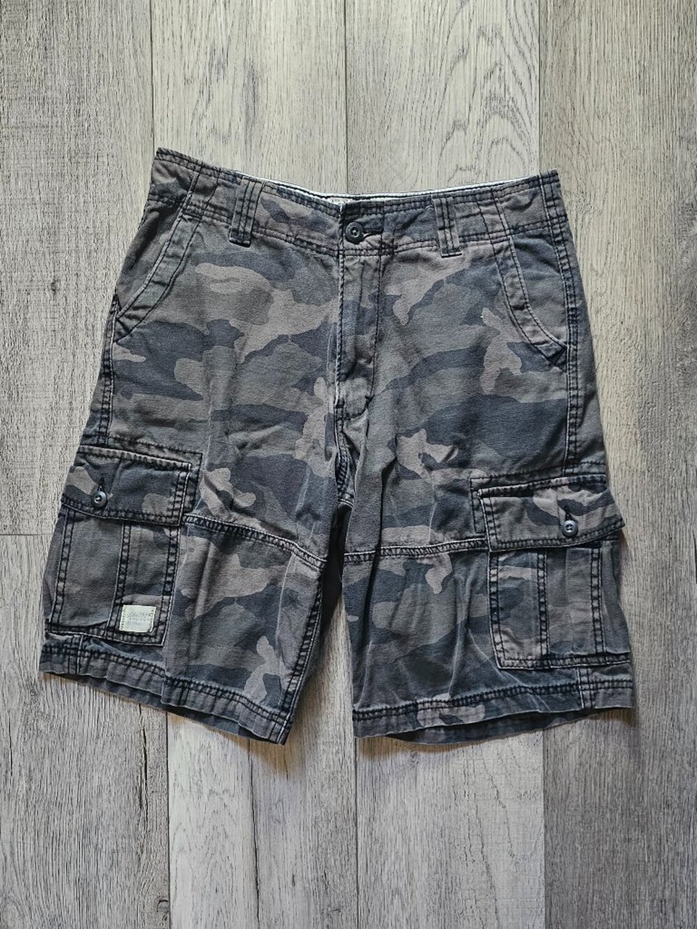 Signature by Levi Strauss & Co Men´s Camo Cargo Shorts Grey Camo Size 30